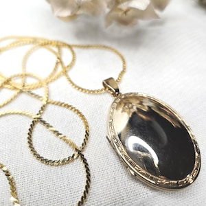 Long Vintage Oval Locket Gold-Tone Metal Chain Signed NS Pre Owned Jewelry