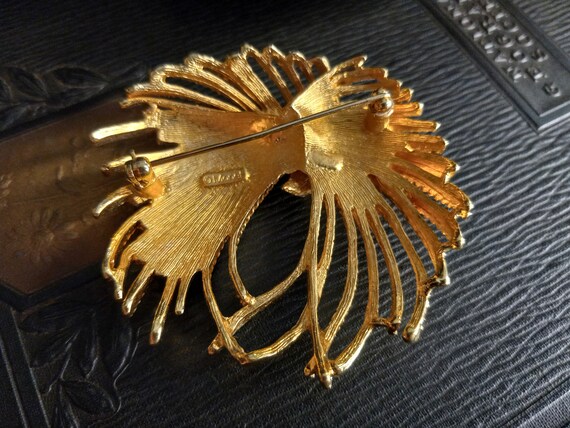 Vintage Monet Brooch Large Gold-Tone Used Classy … - image 5