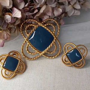 Vintage Monet Brooch Earrings Set Blue Enamel Gold Tone Drop Pierced used collectable jewelry