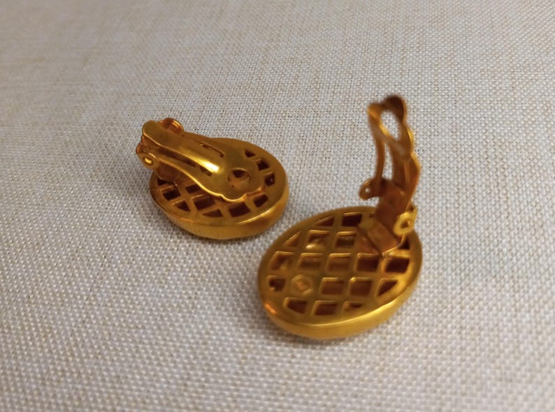 20 X Simple Drop Clip-On Earrings – Gold Tone, Back Style, Bulk Pack