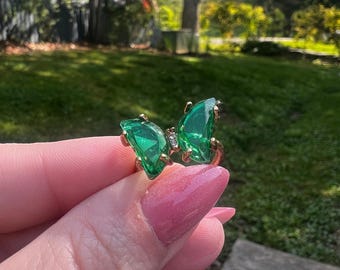Anillo vintage de mariposa verde, tono dorado, estilo cóctel, talla 6.75