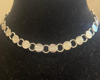 Vtg Sarah Coventry Silver Tone Young and Gay Textured Disc Link Necklace 15"