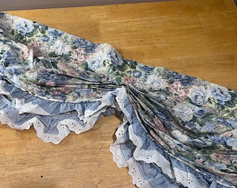 Vtg Croscill Floral Gingham Eyelet Lace Ruffle Window Valance 86x15 Cottagecore
