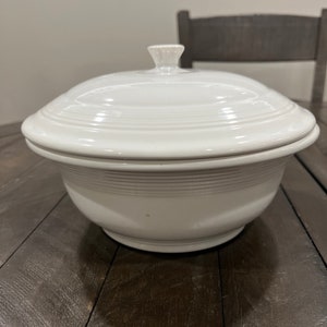 Fiesta HLC USA Covered Casserole w/ Lid 1980s-90s White 2 Qt