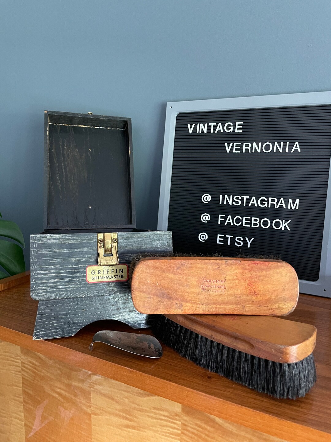 Vintage Shoe Shine Kit Box Griffin Shinemaster With Two Horse Hair