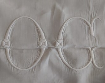 アンティークの刺繍モノグラムパネル、7メートルのレース、最高級の