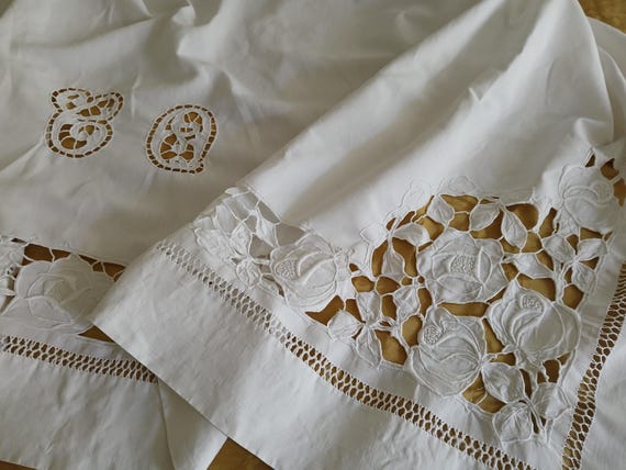 Magnificent cutwork embroidered and monogram panel on métis fabric, off cut from a vintage French bedsheet, circa 1930s.