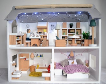 BEAUTIFUL DOLLS HOUSE