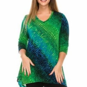 3/4 sleeve plus size v-neck shark bite top