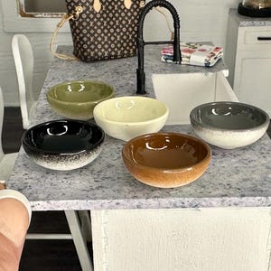 Miniature dollhouse decorative bowls, multiple colors, dollhouse dishes