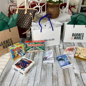 Miniature dollhouse bookstore shopping bags, miniature books, dollhouse bags, dollhouse accessories