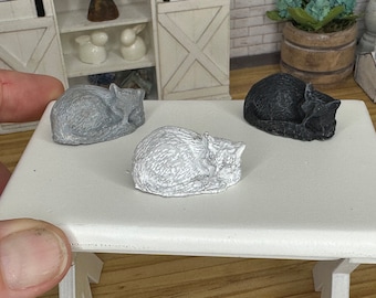 Miniature dollhouse cats, mini pets for dollhouse