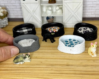 Miniature dollhouse cat bed, pet bed, dollhouse accessory