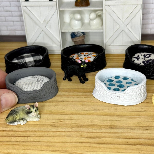 Miniature dollhouse cat bed, pet bed, dollhouse accessory