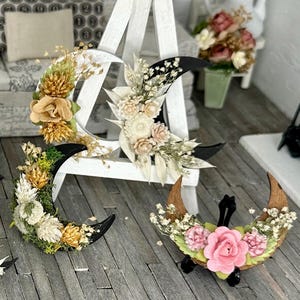 Miniature dollhouse mini moon wreath, mini moon floral decoration