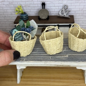 Miniature dollhouse straw bag or tote, beach bag, shopping bag