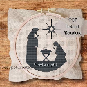 Op de afbeelding: Een borduurring met kruissteek met een kerststal in donkergrijs garen. Het ontwerp bevat silhouetten van Maria, Jozef, het kindje Jezus en een ster. De tekst "O holy night" is eronder geborduurd. Een label leest "PDF Instant Download".
