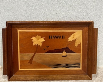 ハワイの木象嵌細工のサービングトレイ、山、海、島、帆船、ヤシの木