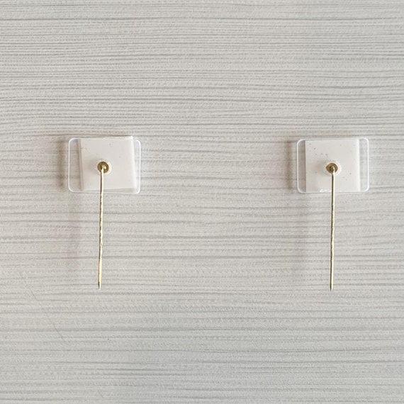 Cubicle Pins for Fabric Walls