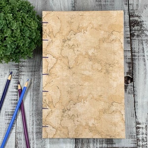 Handgemachtes Skizzenbuch mit | Alte Weltkarte Traveler | Stoffbezogenes Papierkissen | Künstler Geschenk | Notizbuch
