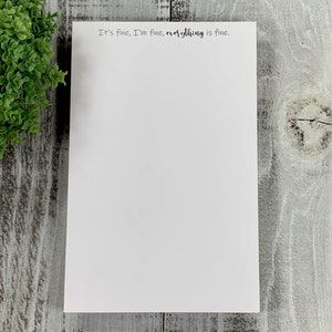 装飾的なバックボード付きメモ帳 | パーソナライズされた文房具 | 手作りの紙パッド | ToDo リスト | ピンクとグレーの花柄の I&#39;m Fine