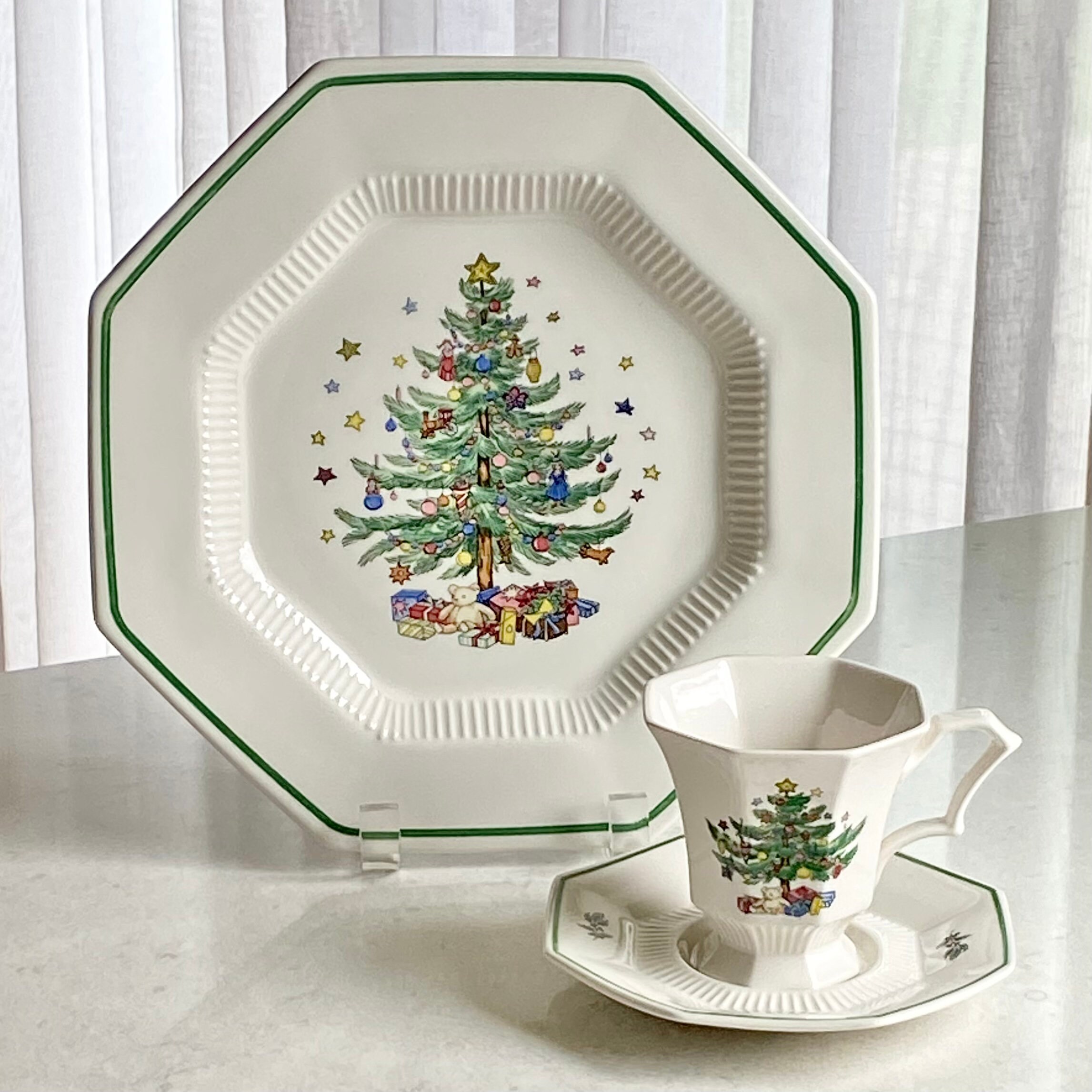 Vintage Nikko Classic Collection Christmas Cups and Saucers - 6
