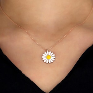 White Daisy Necklace, Plant Necklace, 925 Sterling Silver 14k Rose Gold Chain, Gift for Women, Bridesmaid Gift, Gift for Mom, Gift for Her