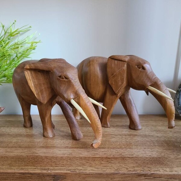 2 vintage wooden elephant carvings Hand Carved in Kenya. Wood carving decoration pair elephants with tusks. Beautiful grain natural decor