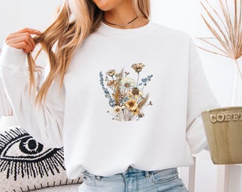 Retro Flower Sweatshirt, Wildflowers Bouquet, Plant Lover Sweater, Vintage Flower Sweatshirt, Nature Lovers Top, Floral Bouquet Gift