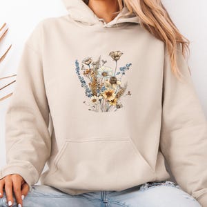 Retro Flower Hoodie, Wildflowers Bouquet, Plant Lover Pullover, Vintage Flower Hoodie, Nature Lovers Top, Floral Bouquet Hoodie