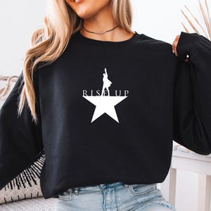 Pull Rise Up, comédie musicale américaine, sweat-shirt Hamilton, comédie musicale Hamilton, Alexander Hamilton, produits dérivés Hamilton, cadeaux pour comédies musicales