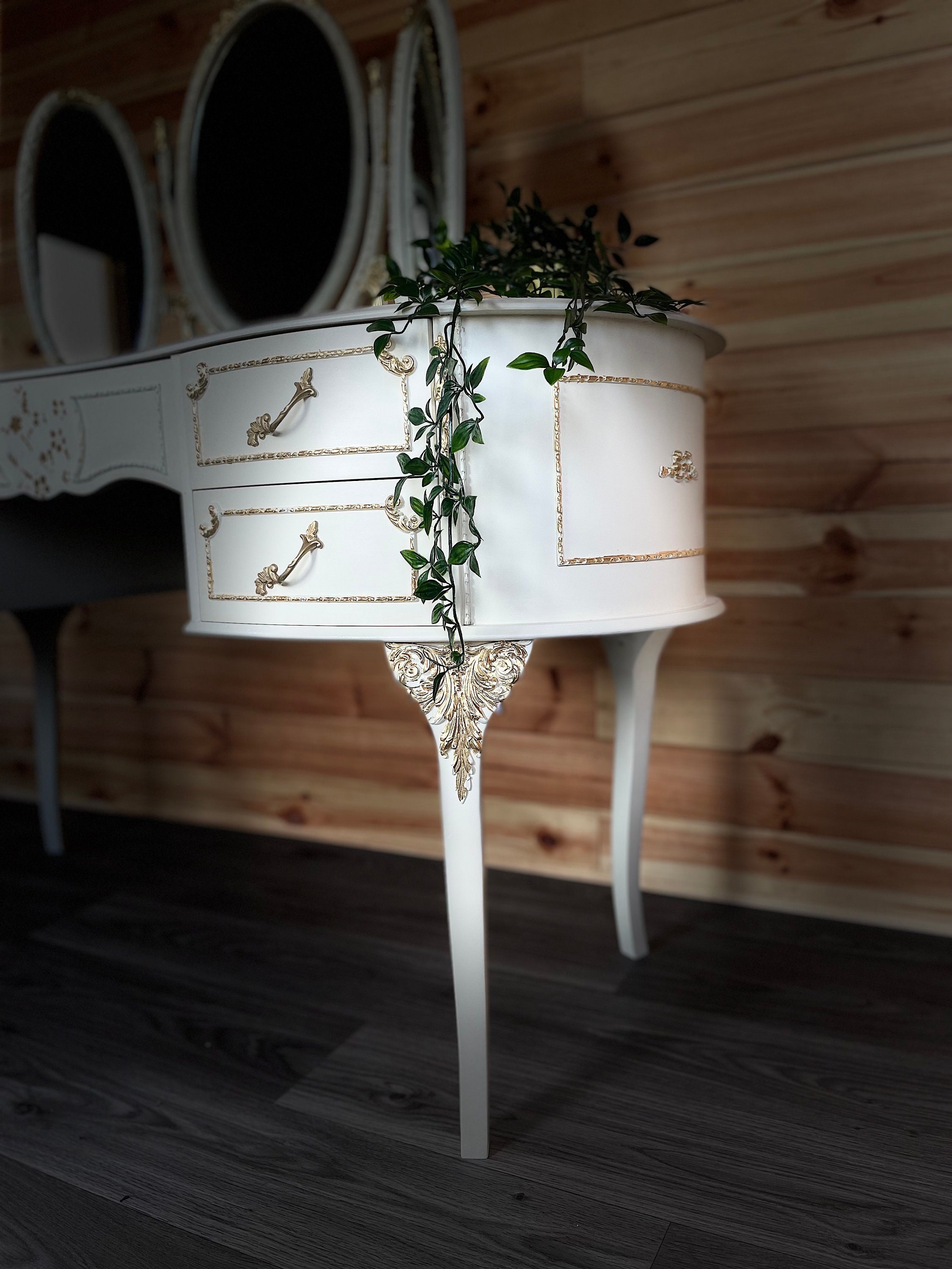cream vintage dressing table 46 Vintage Makeup Vanity with Curved Flower Frame Mirror, Elegant Dressing Table with 5 Drawers and Leather Stool