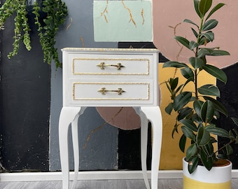 Mesa de cabeceira estilo francês: mesa de cabeceira pintada sob medida