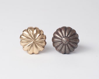 Solid Rustic Flower Cabinet Knob - Shabby Chic Style Home Decor Home Accessory - Furniture Hardware