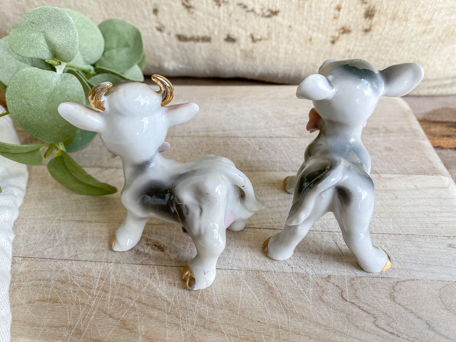 Set of 2 Vintage Cow Figurines / vintage decor / figurine Etsy