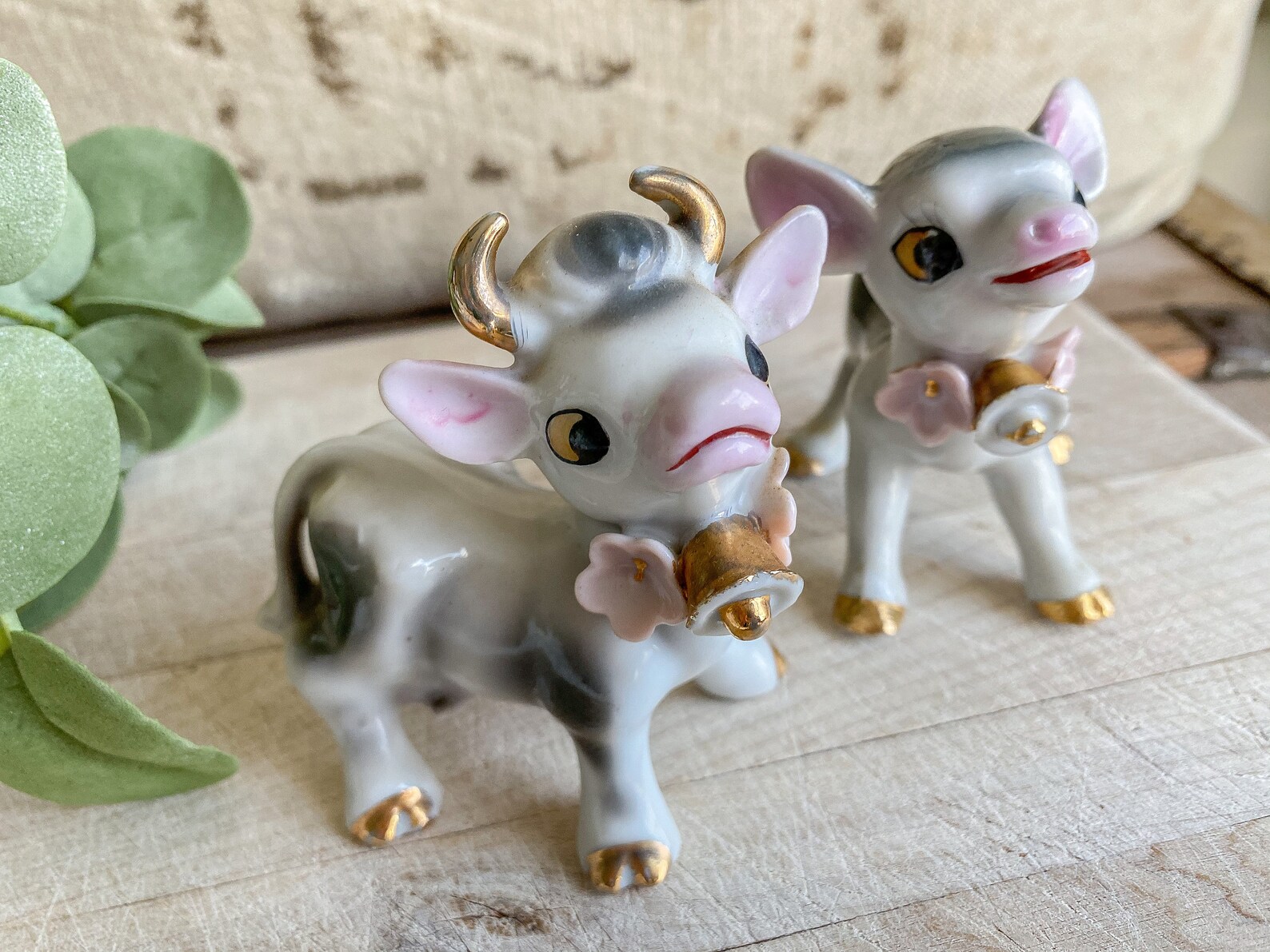 Set of 2 Vintage Cow Figurines / vintage decor / figurine Etsy