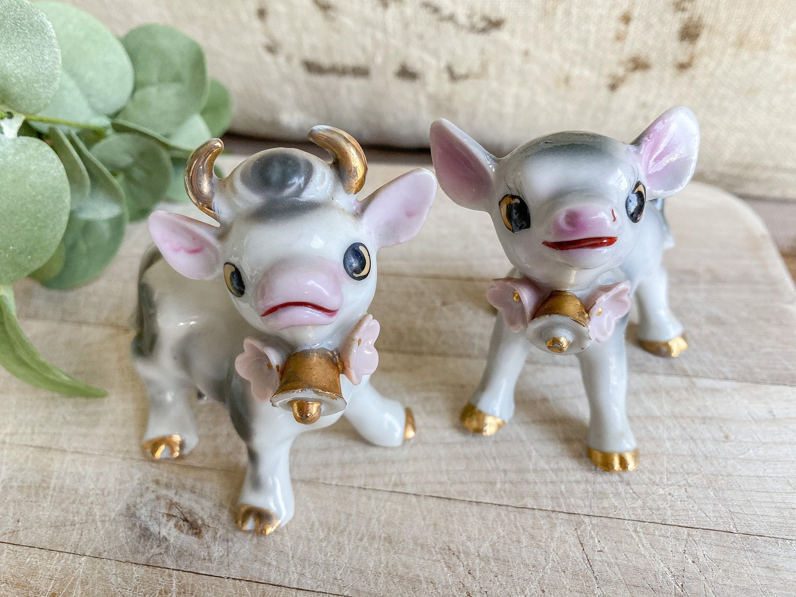 Set of 2 Vintage Cow Figurines / vintage decor / figurine Etsy