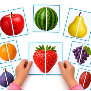 Peut inclure: Un ensemble de cartes éducatives assorties présentant des illustrations réalistes de fruits, notamment une pomme rouge, une pastèque verte, une poire jaune, une orange, une fraise, du raisin violet, une figue et une prune rouge.