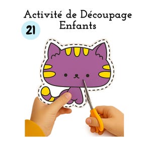 Può includere: Un ritaglio artigianale a forma di gatto viola con strisce gialle viene tagliato con forbici con manico arancione. L'immagine include il testo "Activité de Découpage Enfants" e il numero "21" in un cerchio blu.