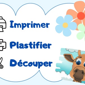 May include: A white background with blue text and black icons. The text reads "Imprimer", "Plastifier", and "D&eacute;couper". The icons are a printer, a printer with a sheet of paper, and a pair of scissors. There is a cartoon giraffe head in the corner of the image.