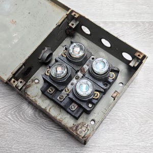 Cutler‑Hammer Fuse Panel | Electrical Service Control | Industrial Metal Box