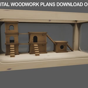 Puede incluir: Una casa de juegos de madera para animales pequeños, con varios niveles, una rampa y una casita. La casa de juegos está dentro de una jaula de vidrio transparente, que está enmarcada con madera natural.