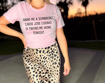 Camiseta de Miranda Lambert con el lema "Tequila Does", divertida camiseta de música country.