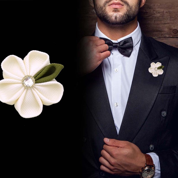 Schlichte aber elegante Blüte  zum Anstecken ans Knopfloch | Knopflochblume "Classical" // Haltbare Dauer-Boutonniere in Off-White
