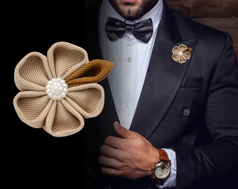 Reusable buttonhole flower "Beige-ing" | Small corsage made of textile // Boutonniere for festive occasions | Men's accessory beige