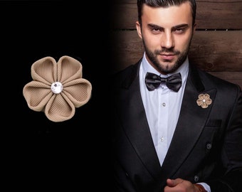 Buttonhole Blossom "Beige-ing" Buttonhole Blossom / Boutonniere = Lapel Flower / Lapel Jewelry