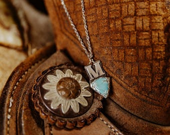 Colgante turquesa con inicial occidental / Collar de plata esterlina hecho a mano / Joyería vaquera personalizada / Recuerdo de platería personalizado
