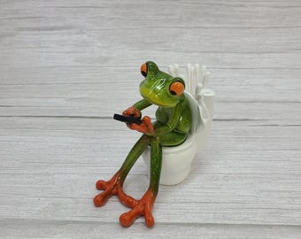 Texting Frog Figurine: Humorous Bathroom Shelf Decor