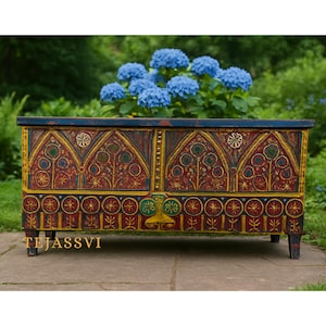 Rare Moroccan Hand-Painted Storage Chest Box - Vintage Ethnic Trunk - Boho Chic Decorative Furniture - Unique Artisan Piece.