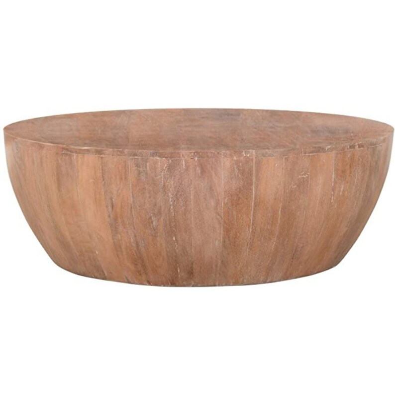 K&ouml;nnte beinhalten: Ein gro&szlig;er, niedriger Couchtisch aus Holz mit einer abgerundeten, schalenartigen Form. Der Tisch besteht aus hellbraunem Holz mit sichtbarer Maserung und einer nat&uuml;rlichen Oberfl&auml;che. Das Design ist schlicht und modern, passend f&uuml;r ein Wohnzimmer.